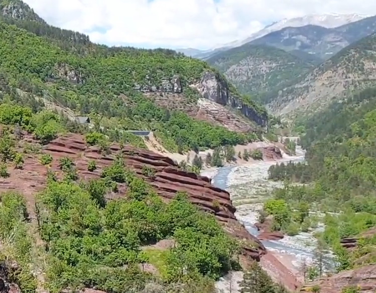 Brauner Schiefer in der Gorges de Daluis