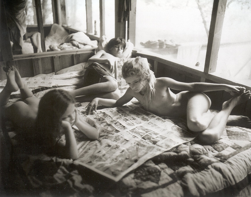 Beim Schmökern indoor: clothing optional © Sally Mann